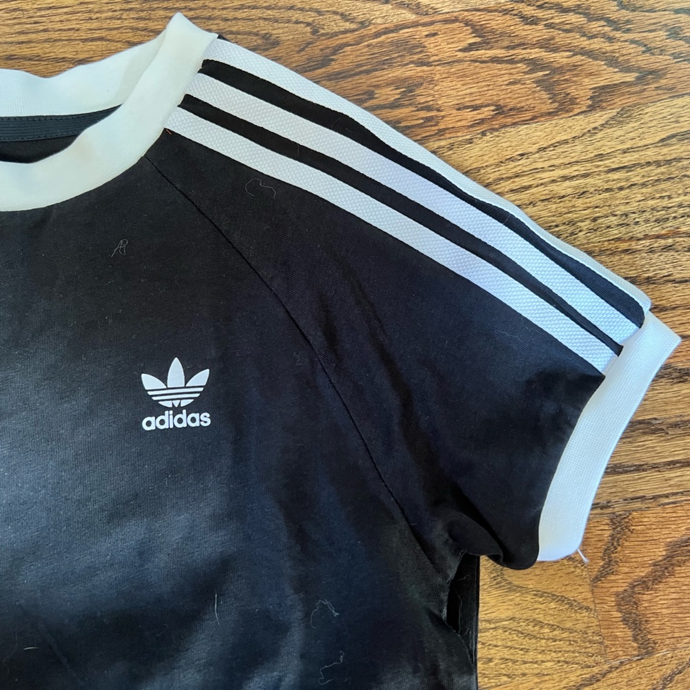 Adidas boys 7-8Y black t-shirt with white lines